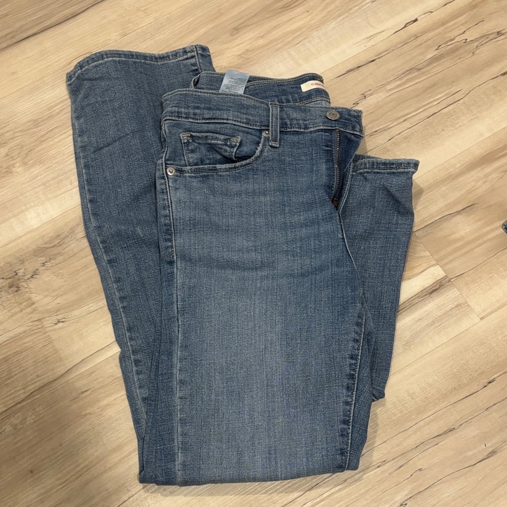 Levi's Straight Leg Blue Jeans